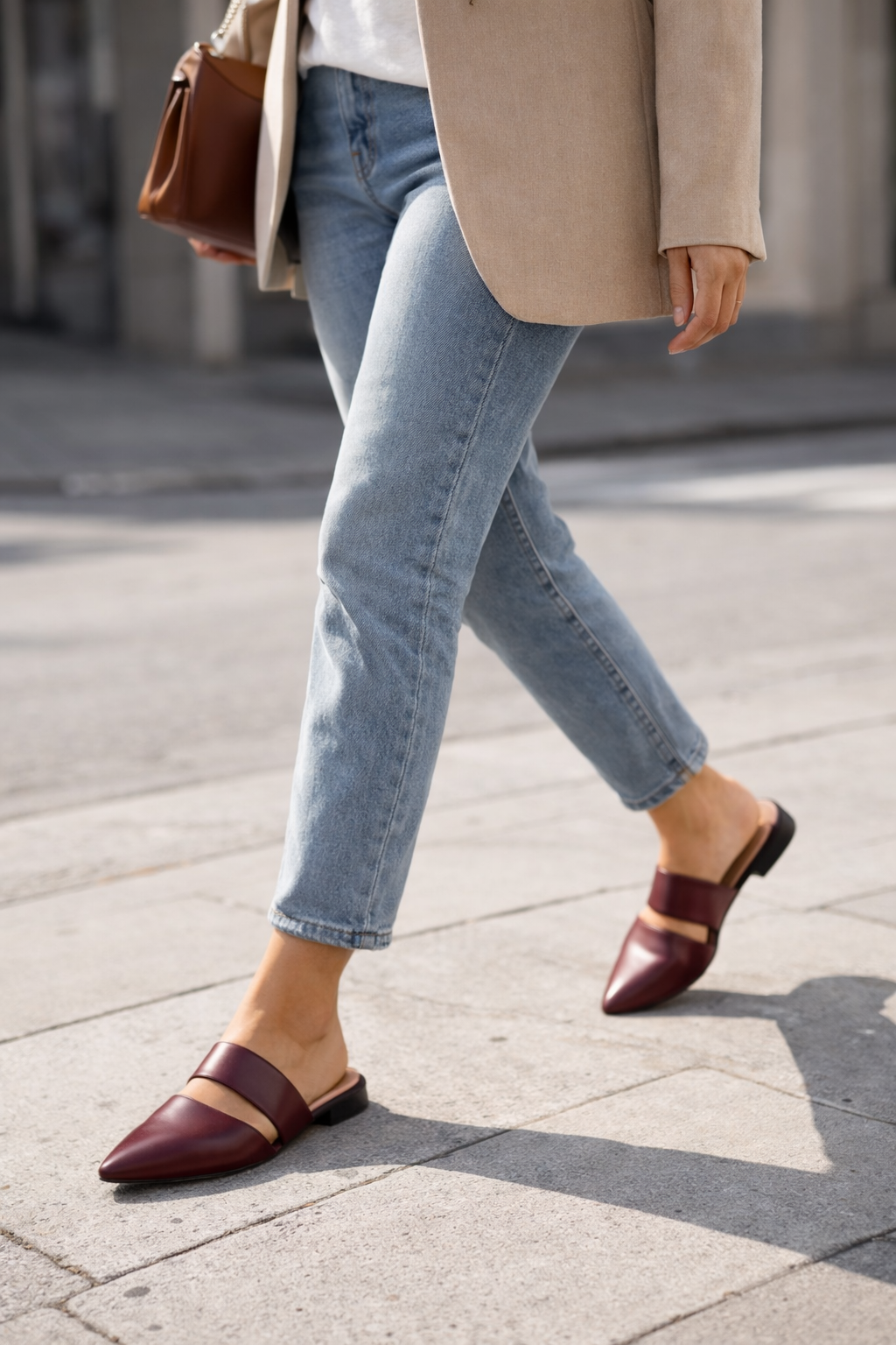 Pointy-toe Flats Mule in Calfskin